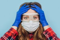 بررسی مشکلات ریزش مو پس از تزریق واکسن کرونا