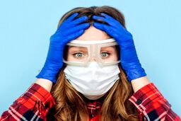 بررسی مشکلات ریزش مو پس از تزریق واکسن کرونا