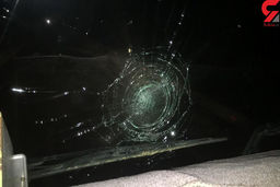 این مردان به کامیون ها و خودروها سنگ می زدند!