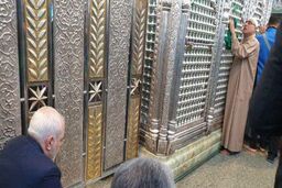 دکتر ظریف در بارگاه مطهر حضرت زینب(س)