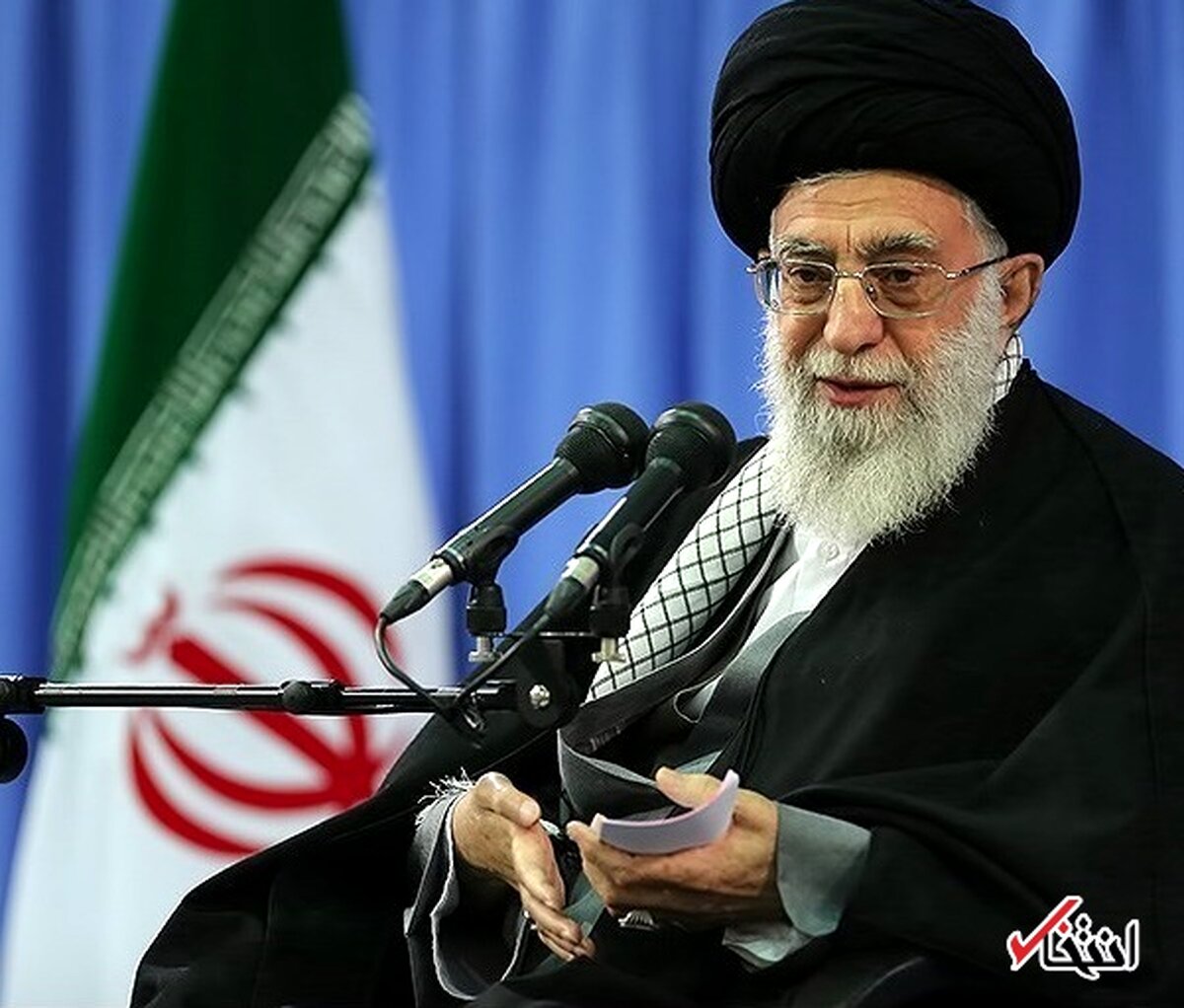  از نظرات مخالف، آشفته نشوید، بگذارید اگر مخالفان نظری دارند، بگویند؛ انتقاد را بپذیریم، به معنای تحمل کردن / در برابر هر سلطه طلبی با صلابت و قدرت ظاهر شوید