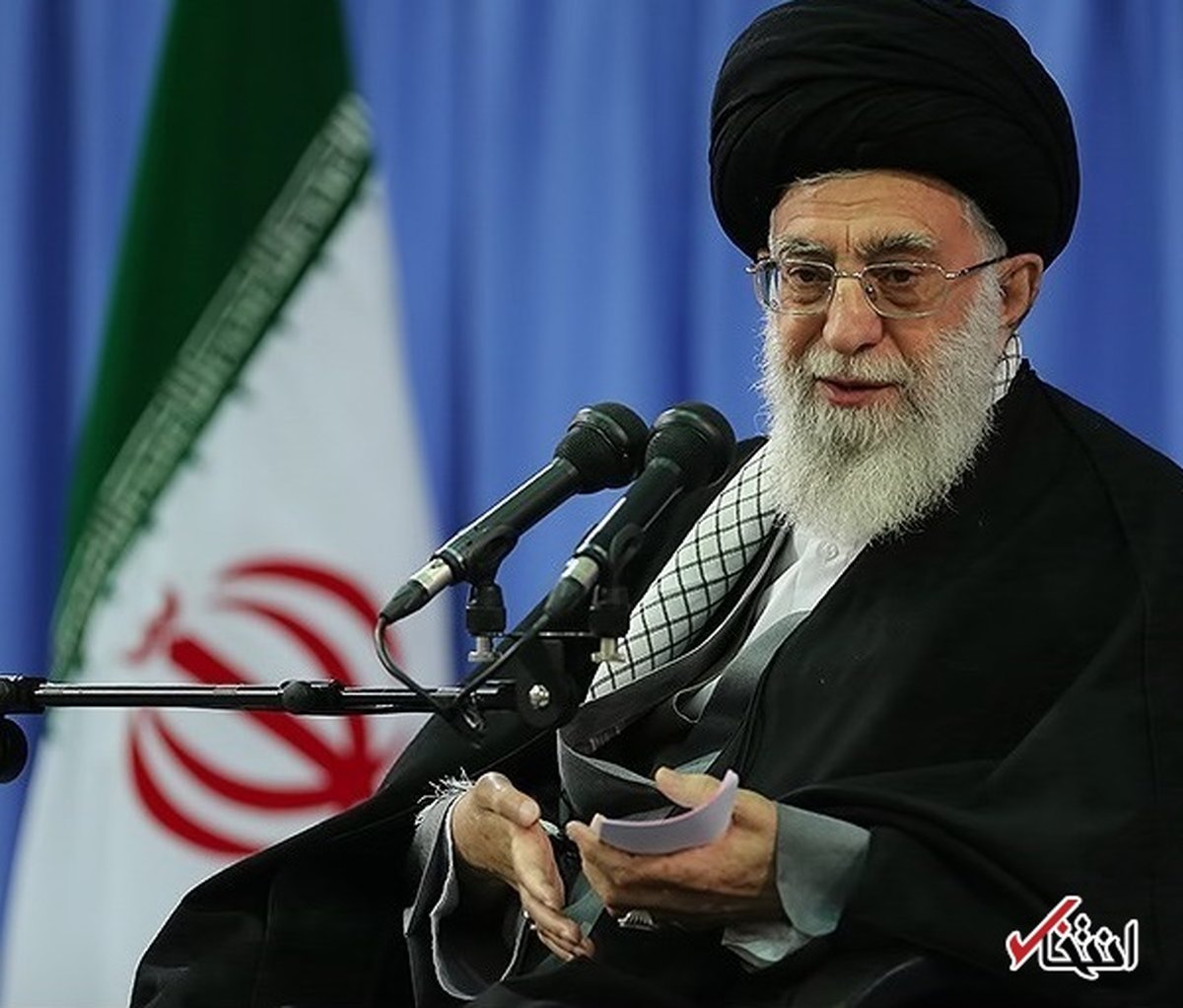 از نظرات مخالف، آشفته نشوید، بگذارید اگر مخالفان نظری دارند، بگویند؛ انتقاد را بپذیریم، به معنای تحمل کردن / در برابر هر سلطه طلبی با صلابت و قدرت ظاهر شوید