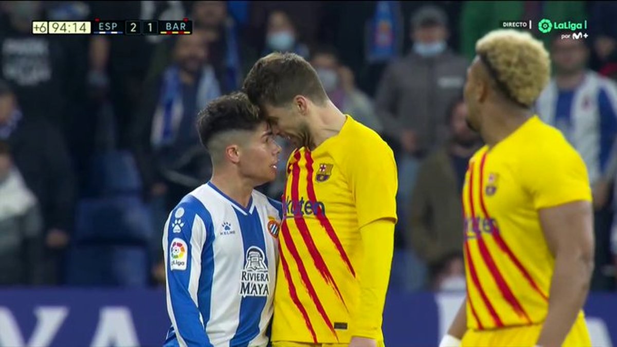 اخراج پیکه، بارسلونا بدون دفاع در مستایا