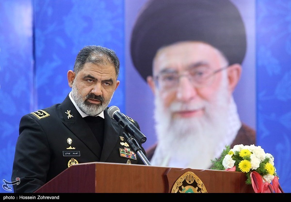 امیر ایرانی: نیروی دریایی برای حضور مقتدرانه در آبهای بینالمللی از هیچ قدرتی اجازه نمیگیرد