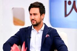 استوری عاشقانه زن شاهرخ استخری دهن همه را بست | دور دور شاهرخ استخری با همسرش در خیابان های اروپا
