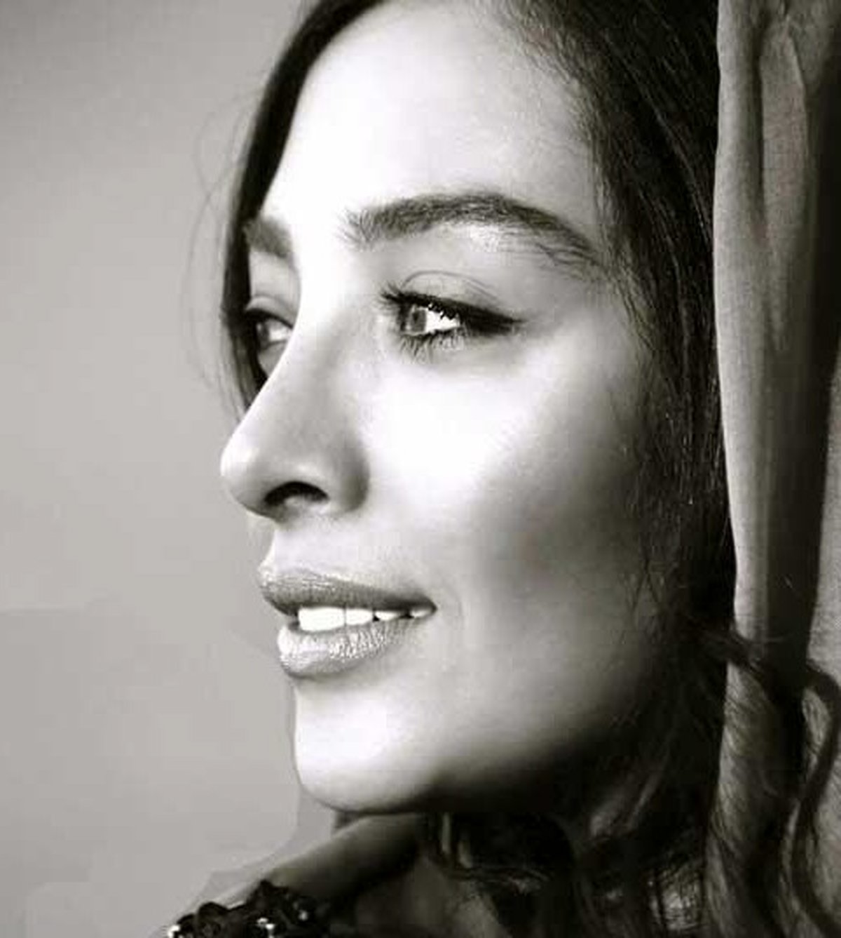 زندگینامه آناهیتا درگاهی