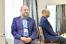 کار هنر
 بیان اعتراض است 