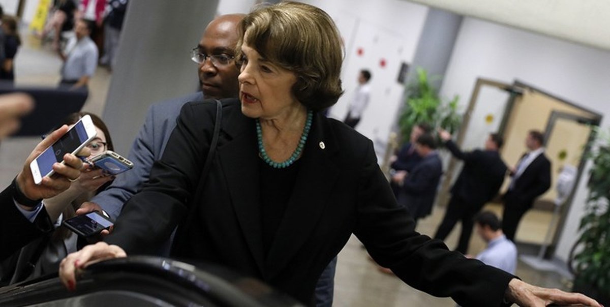 شایعه جدید درباره ظریف؛ او با یک سناتور آمریکایی گفت و گو کرده است؟