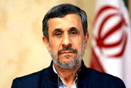 احمدی‌نژاد با خودش درگیر است