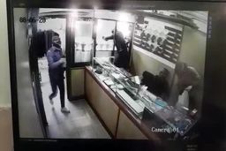  سرقت ترسناک مسلحانه طلا فروشی در اسلامشهر+فیلم