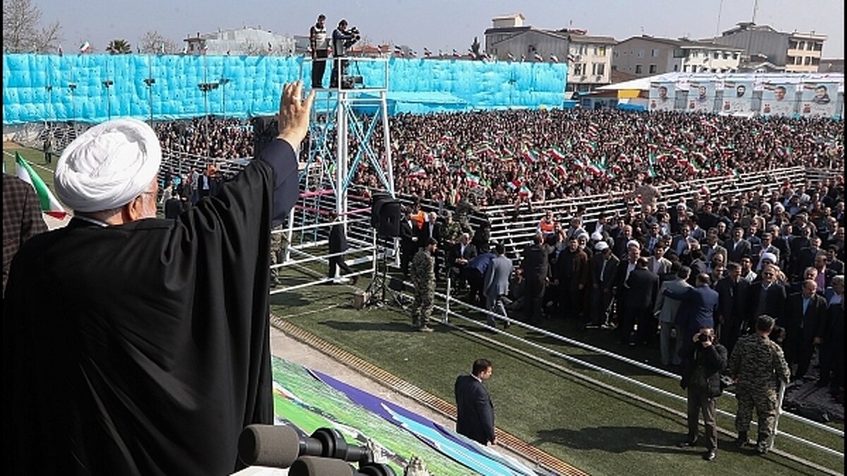 روحانی: در شرایط جنگ اقتصادی کشور به فرمانده واحد نیاز دارد؛ به مقام معظم رهبری پیشنهاد دادم فرماندهی با حضرتعالی و ما و سایر قوا پشت سر شما هستیم؛ فرمودند فرمانده این جنگ باید رئیس جمهور باشد