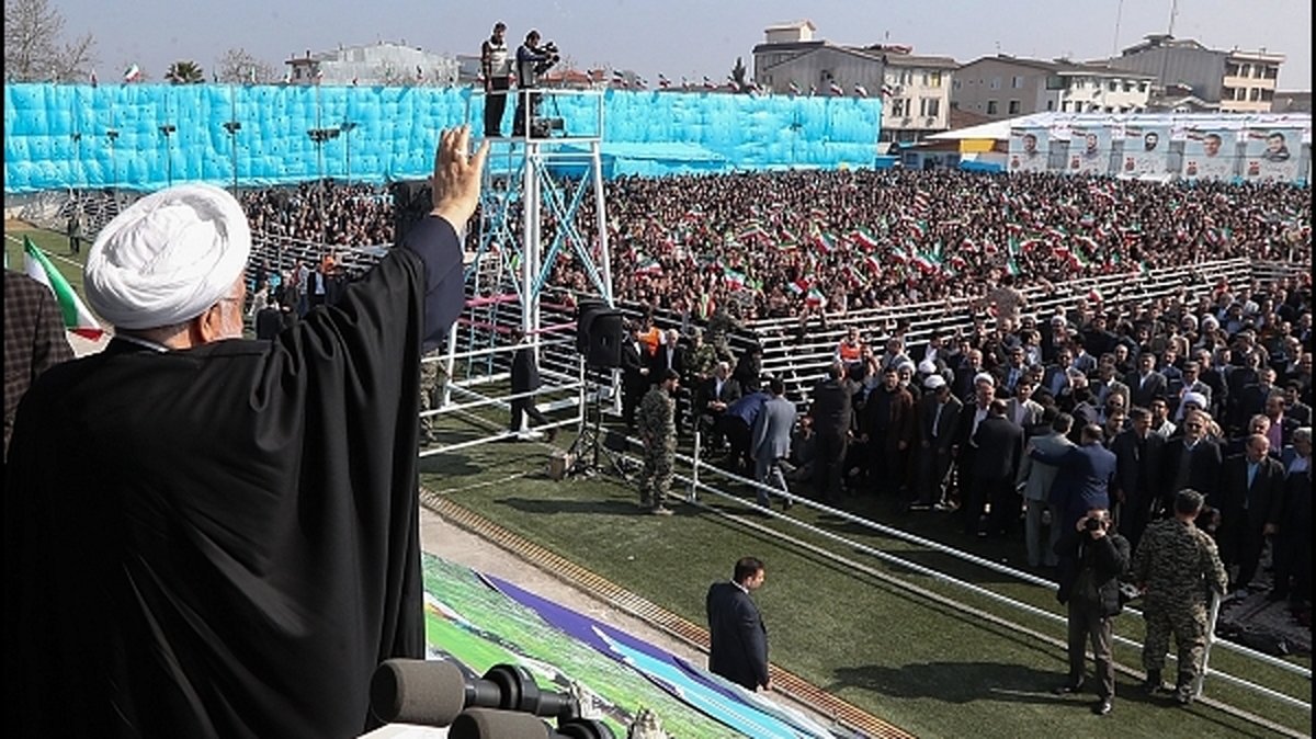 روحانی: در شرایط جنگ اقتصادی کشور به فرمانده واحد نیاز دارد؛ به مقام معظم رهبری پیشنهاد دادم فرماندهی با حضرتعالی و ما و سایر قوا پشت سر شما هستیم؛ فرمودند فرمانده این جنگ باید رئیس جمهور باشد