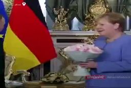 دسته گل پوتین برای مرکل