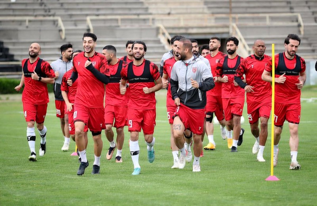مس برای تقابل با سپاهان قرمز پوش شد!