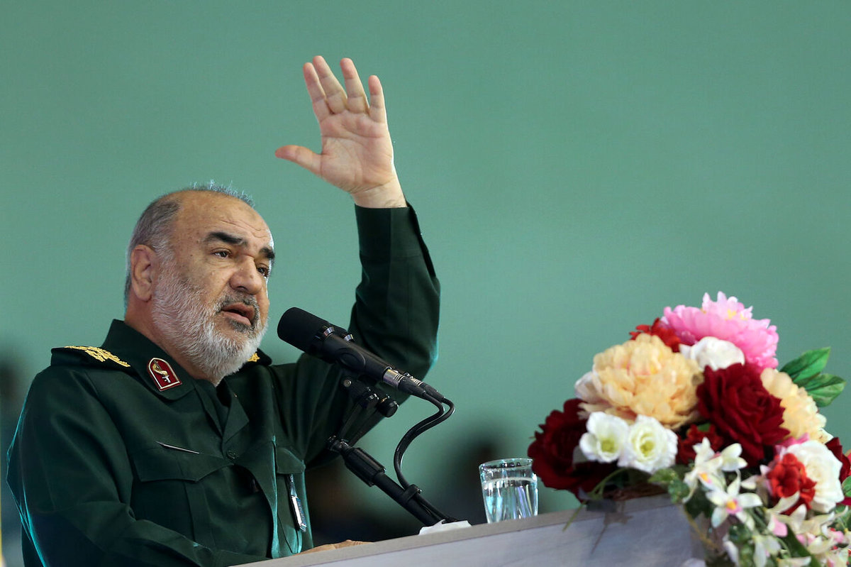 فرمانده سپاه: ما تا غروب مطلق دشمنان ایستادهایم و مقاومت میکنیم