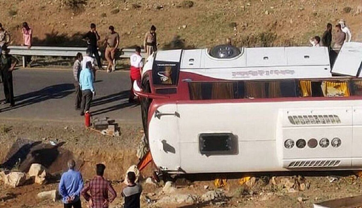جزئیات حادثه خونبار در عراق | جان باختن چهار زائر ایرانی بر اثر واژگونی اتوبوس در عراق؛ ۱۶ تن مصدوم شدند