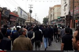 تجمع کارگران گروه ملی فولاد همچنان ادامه دارد/ راهپیمایی در خیابان های اهواز