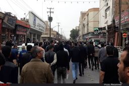 تجمع کارگران گروه ملی فولاد همچنان ادامه دارد/ راهپیمایی در خیابان های اهواز