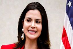 قرآن سوزی یک زن شیطان صفت طرفدار ترامپ در تبلیغات انتخاباتی