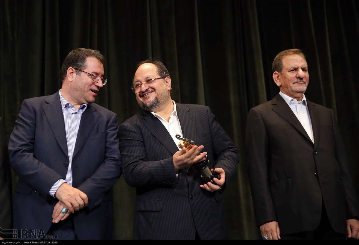 اختلاف جهانگیری و شریعتمداری / جهانگیری  گفت: آقاى شریعتمدارى طورى مىگویند بیکارم در حالى که سمت ایشان در وزارت بعدى امروز در مجلس اعلام شده است.