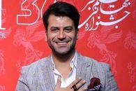 روزبه حصاری در مهمانی تولد بازیگر معروف | روزبه حصاری چه تیپی زده!