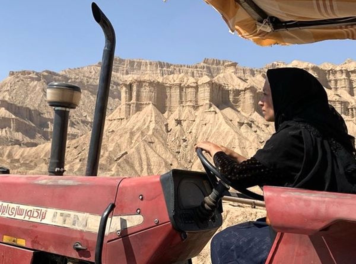 عکس فیلم سینمایی خروج پشت فرمان تراکتور