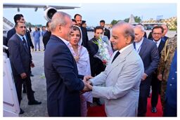 لحظه شلیک ٢١ گلوله توپ به افتخار رئیس جمهور ایران