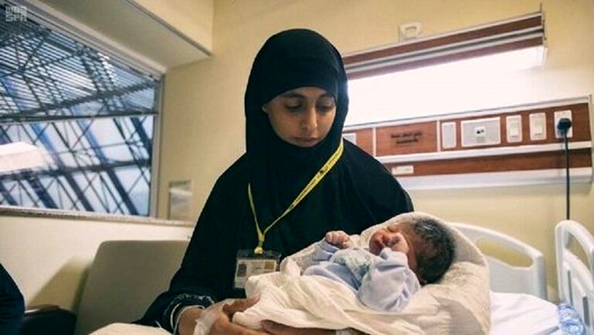 ببینید اولین نوزادی که در مناسک حج به دنیا آمد