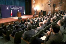 به عنوان رئیس جمهور هر روز لیست قیمت اجناس را می‌بینم و می‌دانم وضع زندگی مردم چگونه است/ با وحدت از این دوره عبور خواهیم کرد/ در کاخ سفید بدترین ها علیه ایران، ایرانی و نظام جمهوری اسلامی دور هم جمع شده اند/ دانشگاهیان باید در خط مقدم رفع مشکلات باشند