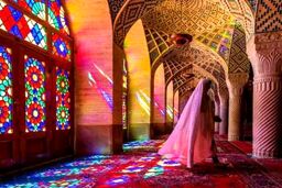 استفاده از چادر در مسجد نصیرالملک شیراز اجباری شد
