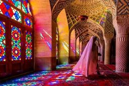 استفاده از چادر در مسجد نصیرالملک شیراز اجباری شد