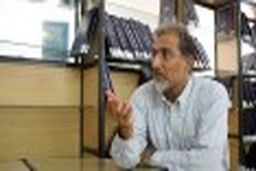 مقصر نوسانات ارزی کیست؟/ حسین راغفر: شاهد تاثیرگذاری عوامل هیجانی نیستیم/حداقل 50 درصد جمعیت کشور به زیر خط فقر خواهند رفت

