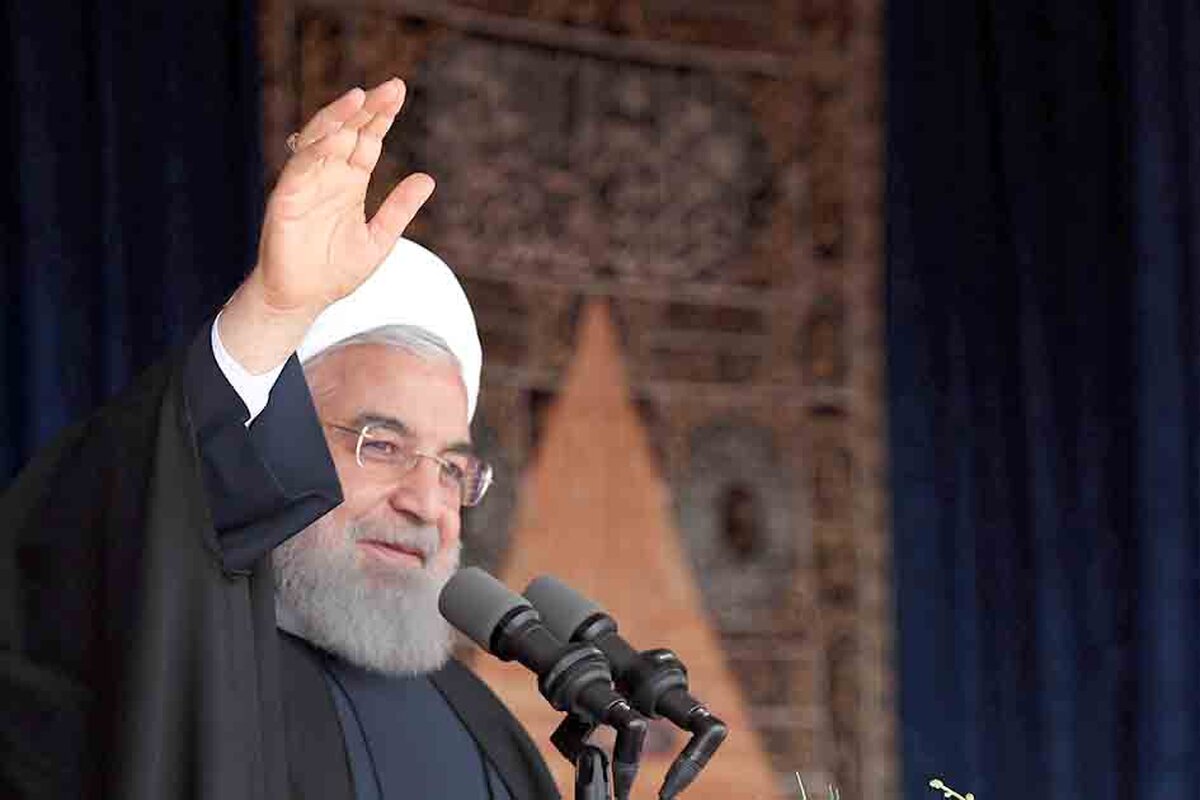 روحانی: تصمیمات محکم ارزی گرفتیم؛ صادرکنندگان و وارد کنندگان نگران نباشند/به برکت دلاورمردی‌های سپاه، ‌ارتش و بسیج شاهد امنیت مثال‌زدنی در ایران هستیم /آنهایی که در کاخ سفید نشسته‌اند بدانند به تعهد، تمدن و انسانیت‌شان پایبند باشند/ پای وعده هایمان ایستاد
