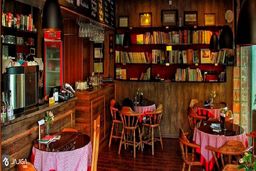 کافه کتاب ‌های مشهد؛ نوشیدنی در کنار کتاب‌های خواندنی