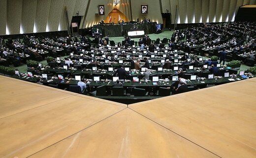 «قوا» زیر نور می‌ایستند؟