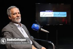 گفتمان خط امام با عدم جدایی دین از سیاست به انقلاب اسلامی رسید