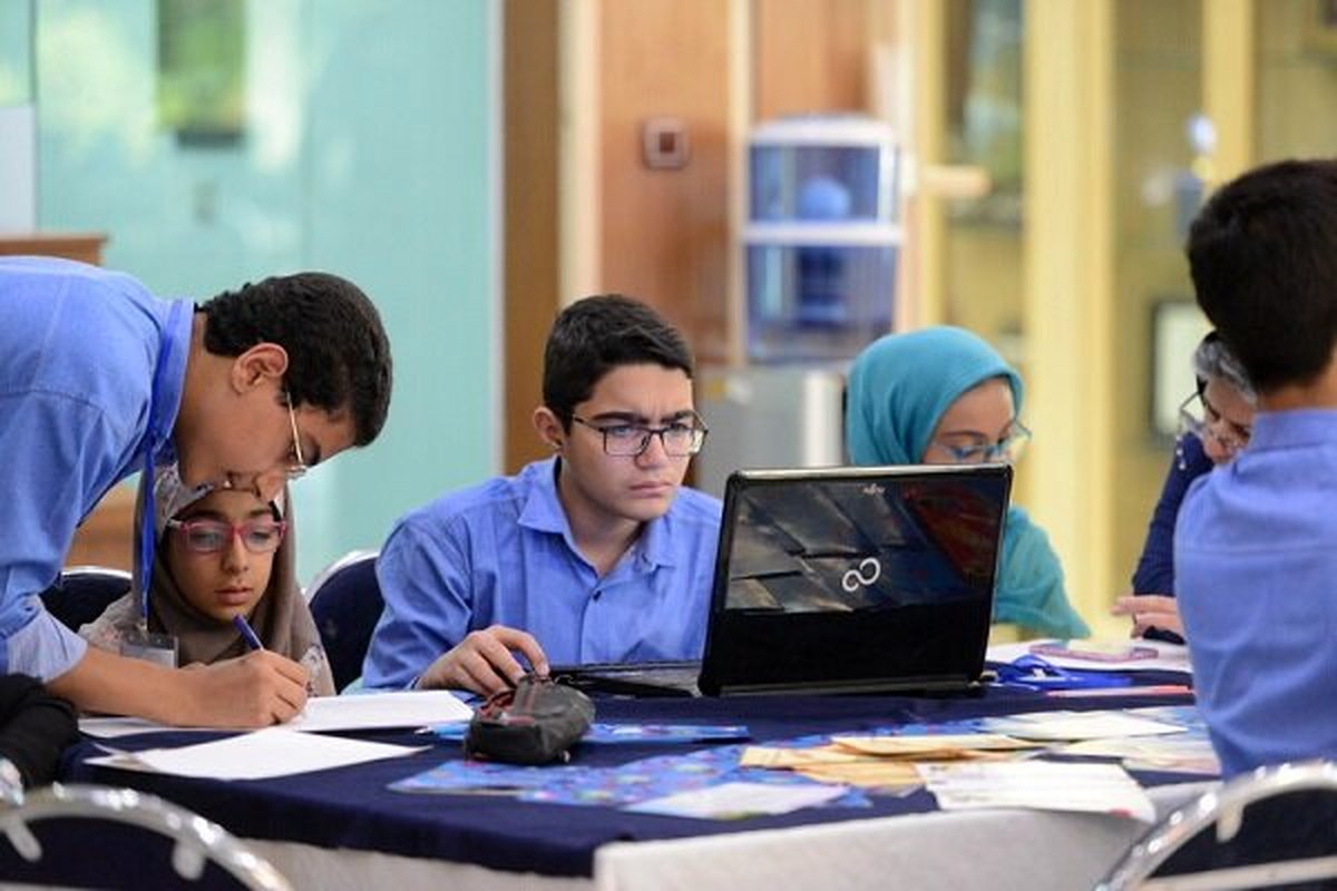 اموزش انلاین برنامه نویسی به دانش اموزان