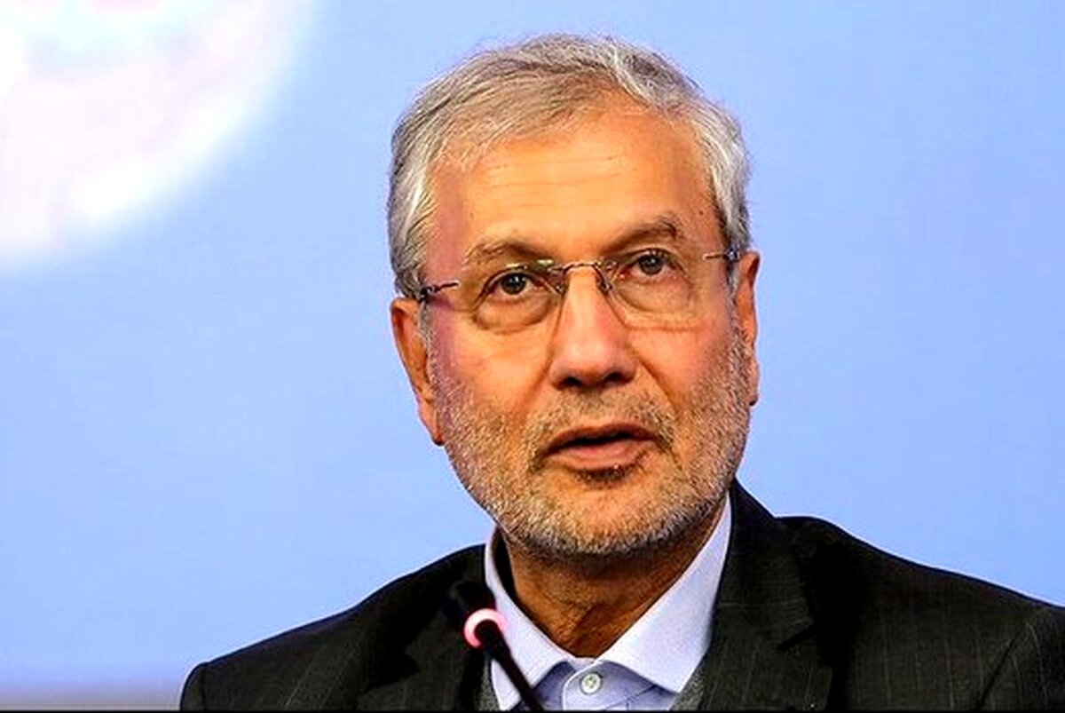 ربیعی: چرا افراد "میانه" مورد حمله افراطیون داخل و خارج قرار می گیرند؟