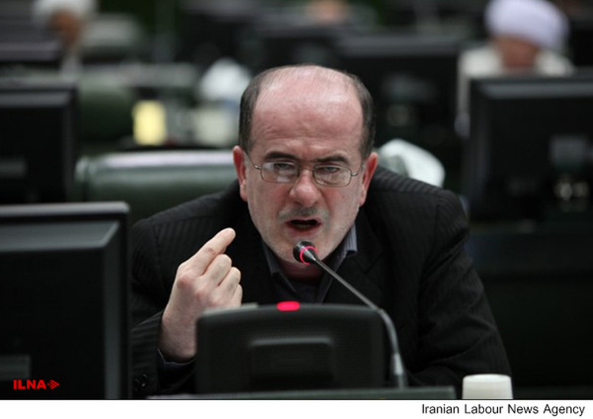 عدهای برای اداره کشور فکر میکنند بیشتر از مردم میفهمند