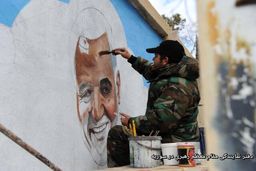 نقاشی تصویرهای شهید سردار سلیمانی بر دیوار حرم حضرت زینب (س)