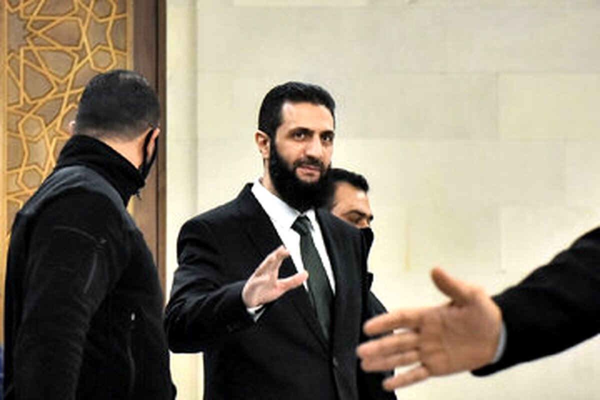 لحظه ورود احمد الشرع به عربستان با استقبال امیر ریاض