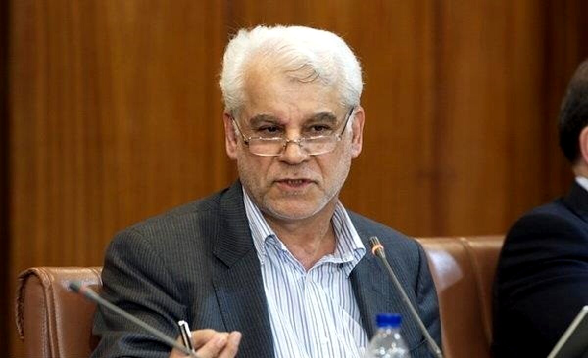 روی دیوار چین یادگاری ننویسیم / به اروپا دل نبندیم / نباید به پیشواز تحریم برویم