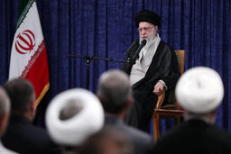 رهبر انقلاب:هم در میدان دیپلماسی هم نظامی با دست پر وارد خواهیم شد