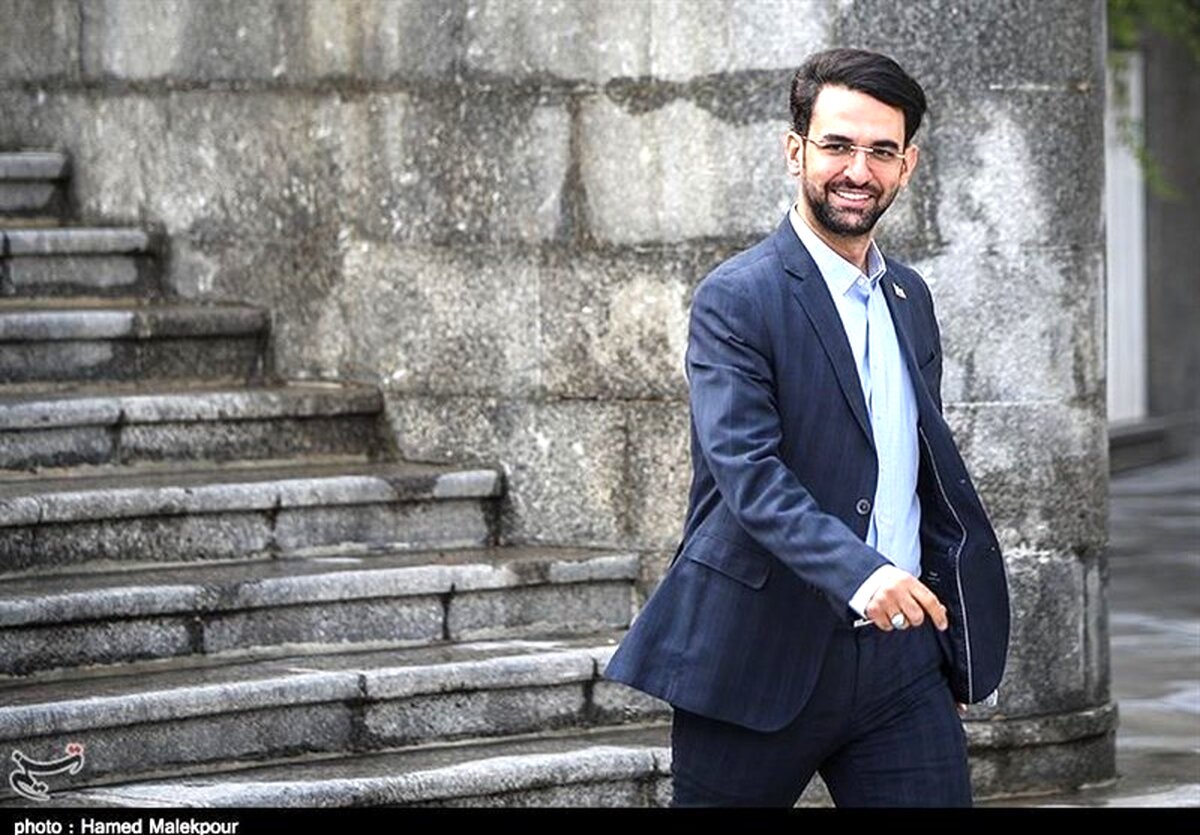 آذری‌جهرمی خانه‌نشین شد