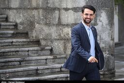 آذری‌جهرمی خانه‌نشین شد