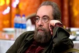 مسعود‌ فراستی: نمایش مسابقات فوتبال در سالن‌های سینما مثبت بوده است/ با هر چیزی که حال مردم را خوب کند موافقم