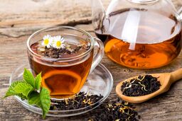 طرفداران پر و پا قرص چای از این ۹ عارضه خطرناک خبر دارند؟
