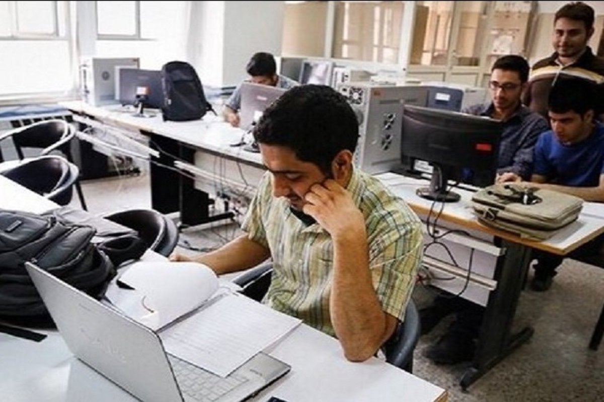 دولت لپتاپ و تلفن همراه دانشجویان را بیمه می کند