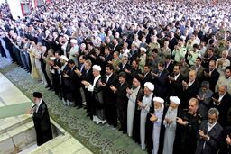 امام جمعه تهران: صنعت خودروسازی ایران آلوده و فسادزاست