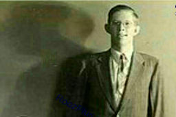 بلندقدترین مرد دنیا غولی با قد نزدیک به 3 متر